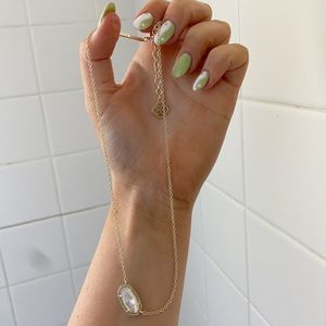 NEVER WORN Kendra Scott necklace!!